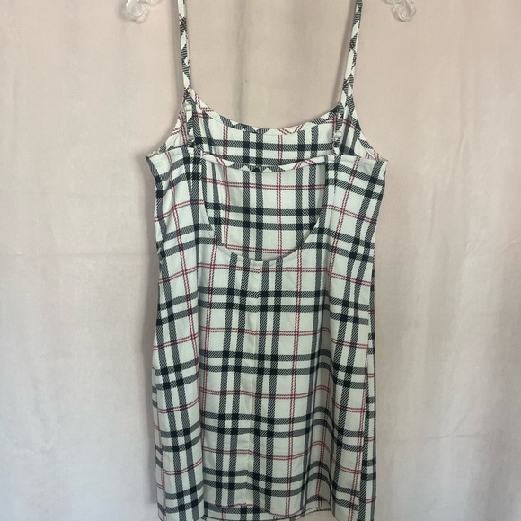 Forever21 plaid mini dress! Size medium. Open back with adjustable strap… - Picture 3 of 5